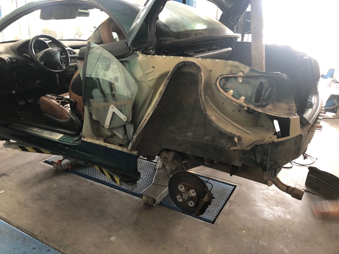 voiture accidentée démontée
